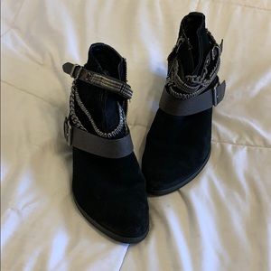 Black chained booties | trouve